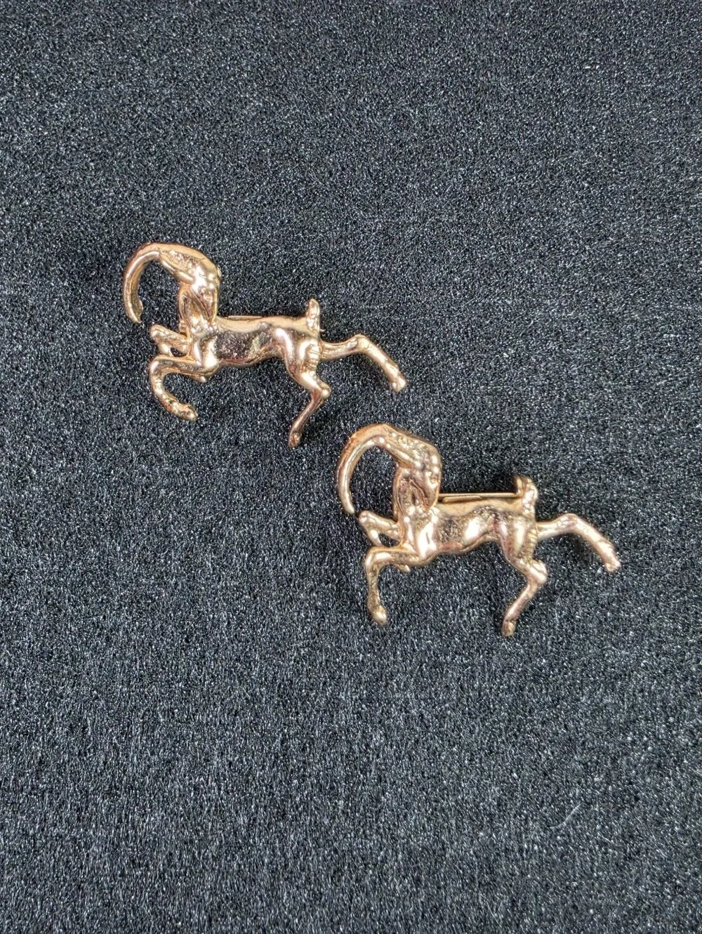 Gold-tone Ram Pin Set - Animal Brooches Or Scatter Pins Pair